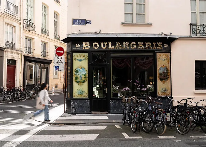 Du Petit Moulin, Haute Couture By LacroixHotel Parigi